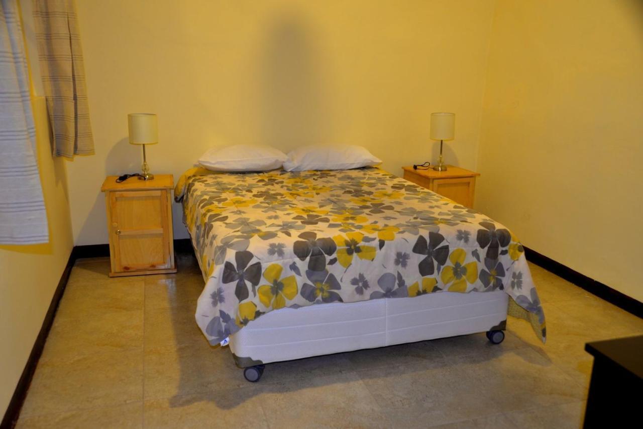 Wild Olive Guest House Ика Екстериор снимка