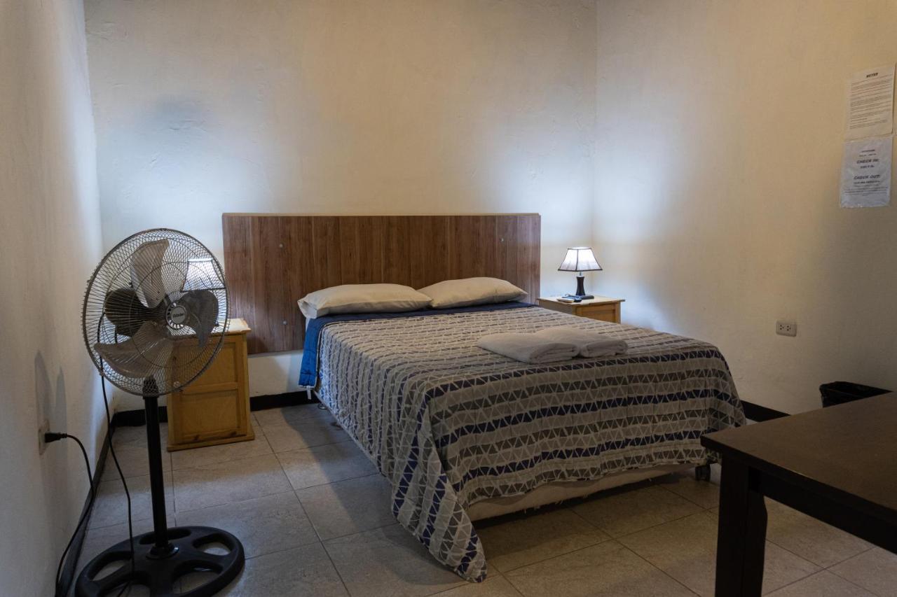 Wild Olive Guest House Ика Екстериор снимка