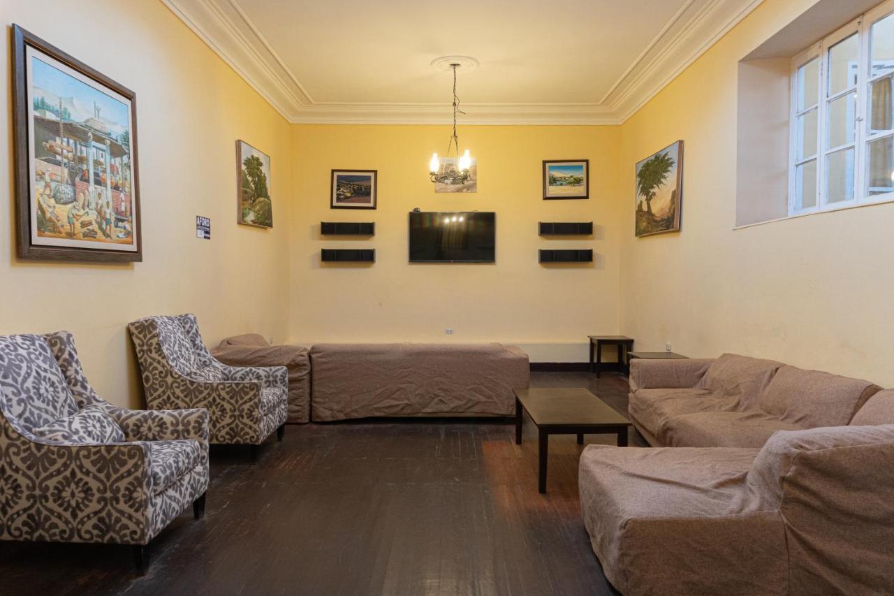 Wild Olive Guest House Ика Екстериор снимка