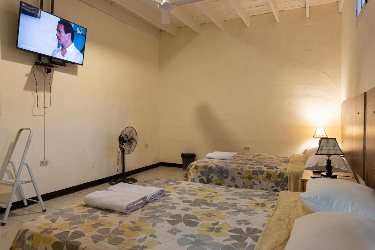 Wild Olive Guest House Ика Екстериор снимка
