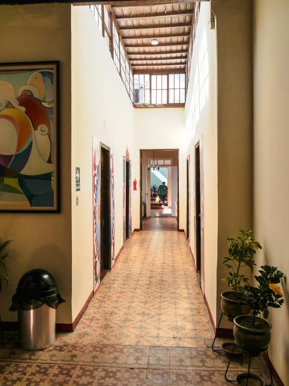 Wild Olive Guest House Ика Екстериор снимка