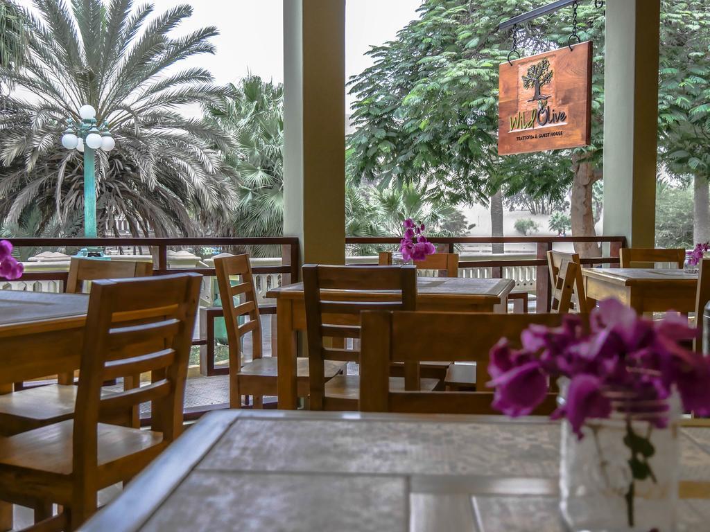 Wild Olive Guest House Ика Екстериор снимка
